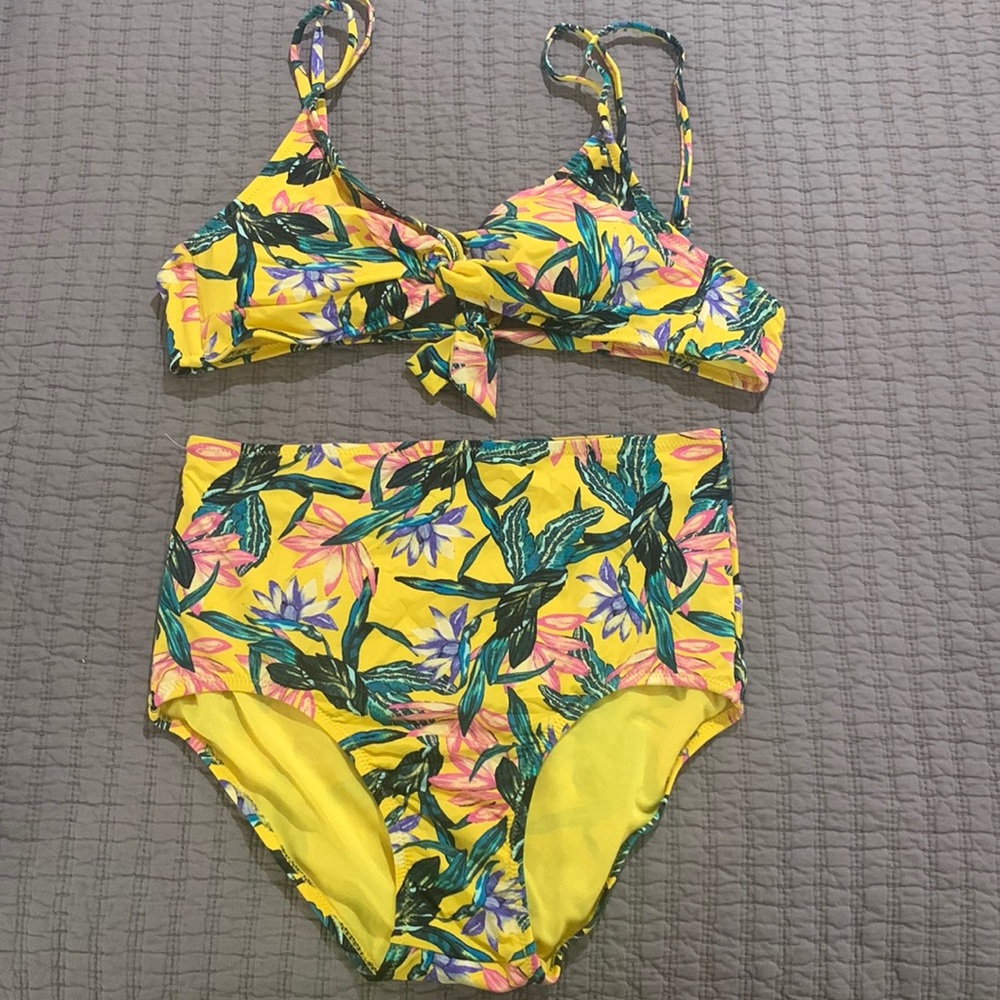 Jessica Simpson 2 piece swimsuit